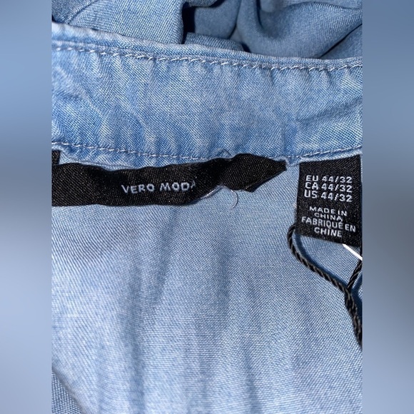 NEW Vero Moda Liliana Chambray V-Neck Blue Button Up Jumpsuit Women Size 12/32 - Picture 6 of 7